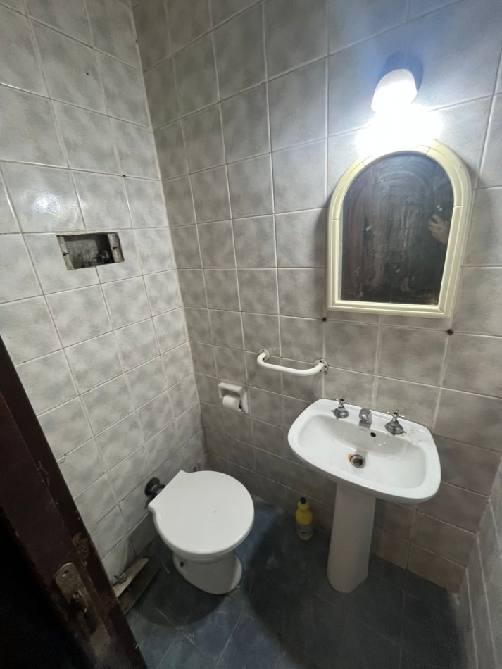 VENTA PH 6 AMBIENTES C/LOCAL COMERCIAL MUY BUENA UBICACION ***SIN EXPENSAS *** 