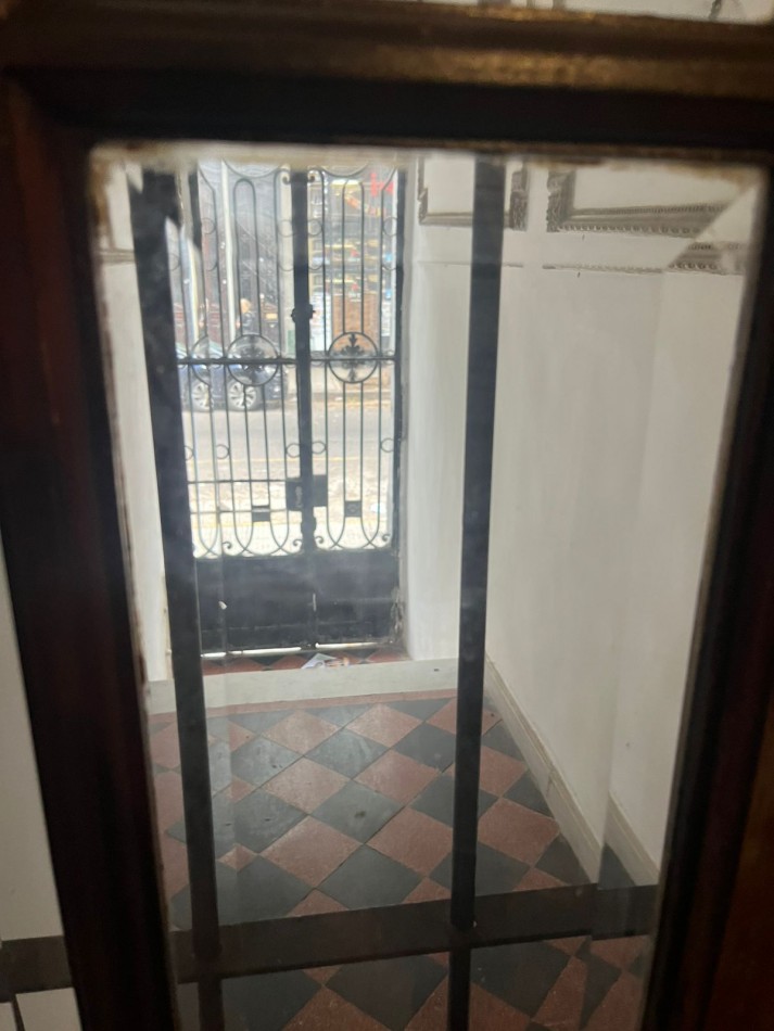 VENTA PH 6 AMBIENTES C/LOCAL COMERCIAL MUY BUENA UBICACION ***SIN EXPENSAS *** 