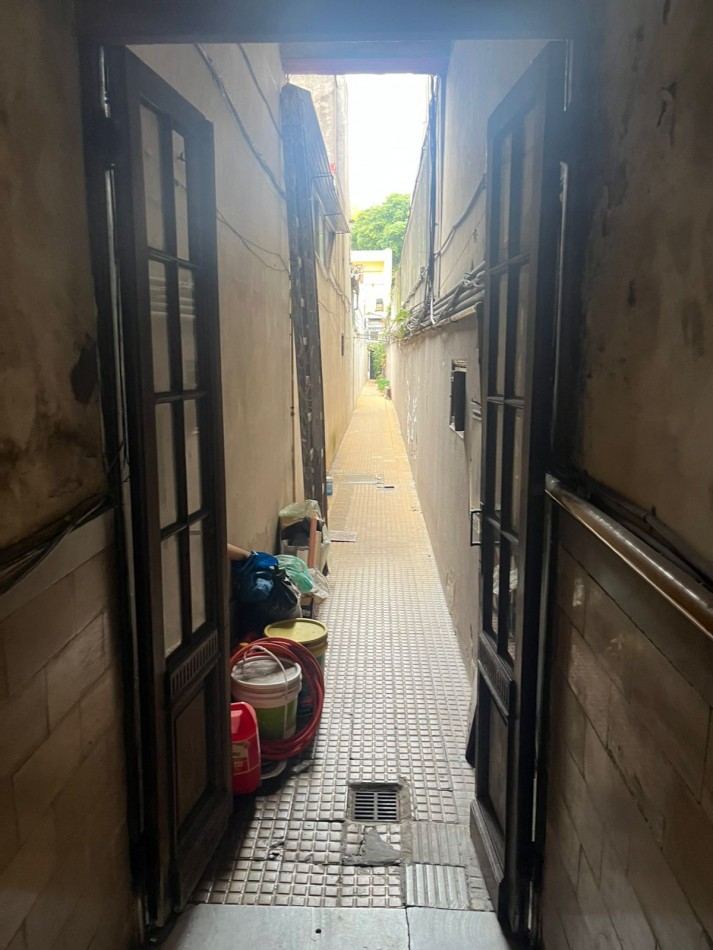 VENTA PH 6 AMBIENTES C/LOCAL COMERCIAL MUY BUENA UBICACION ***SIN EXPENSAS *** 