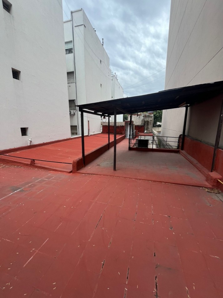 VENTA PH 6 AMBIENTES C/LOCAL COMERCIAL MUY BUENA UBICACION ***SIN EXPENSAS *** 