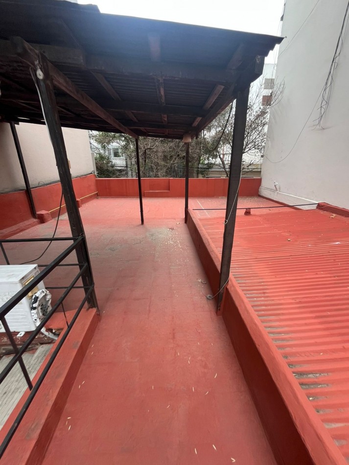 VENTA PH 6 AMBIENTES C/LOCAL COMERCIAL MUY BUENA UBICACION ***SIN EXPENSAS *** 