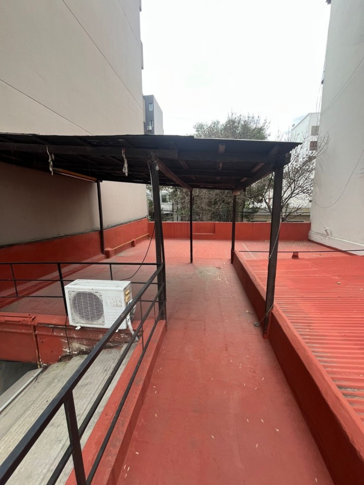 VENTA PH 6 AMBIENTES C/LOCAL COMERCIAL MUY BUENA UBICACION ***SIN EXPENSAS *** 