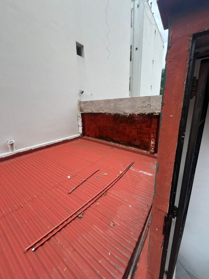 VENTA PH 6 AMBIENTES C/LOCAL COMERCIAL MUY BUENA UBICACION ***SIN EXPENSAS *** 