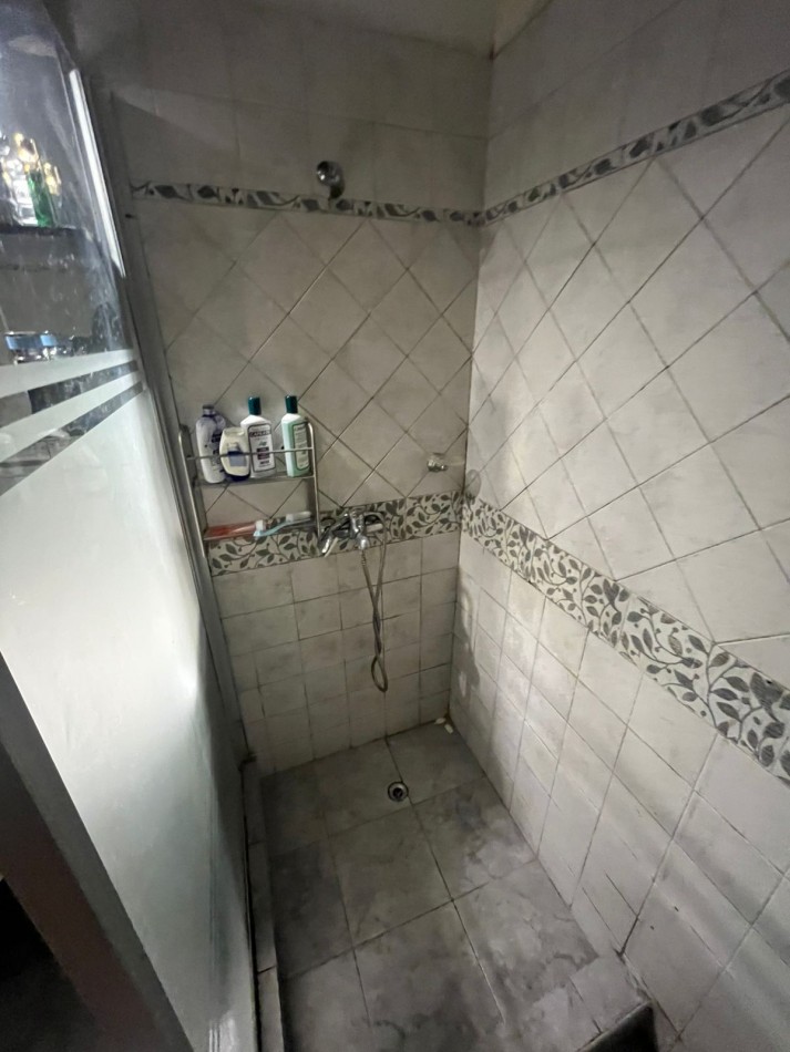 VENTA PH 6 AMBIENTES C/LOCAL COMERCIAL MUY BUENA UBICACION ***SIN EXPENSAS *** 