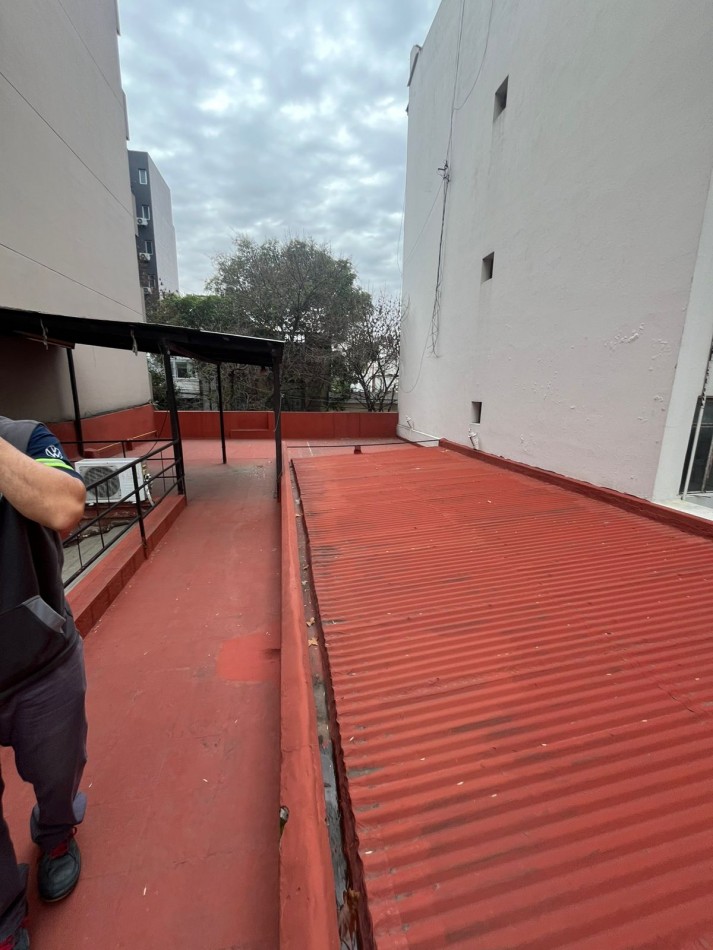 VENTA PH 6 AMBIENTES C/LOCAL COMERCIAL MUY BUENA UBICACION ***SIN EXPENSAS *** 