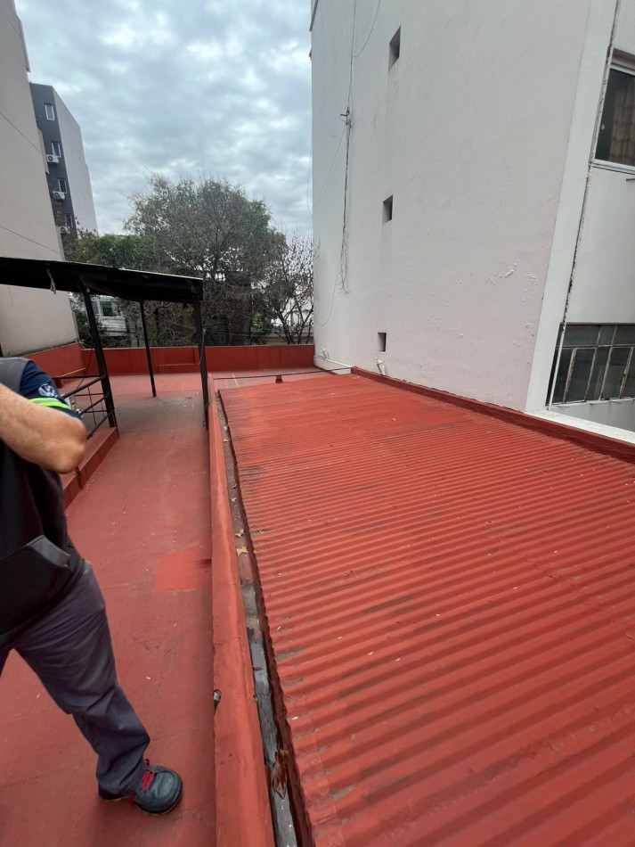 VENTA PH 6 AMBIENTES C/LOCAL COMERCIAL MUY BUENA UBICACION ***SIN EXPENSAS *** 