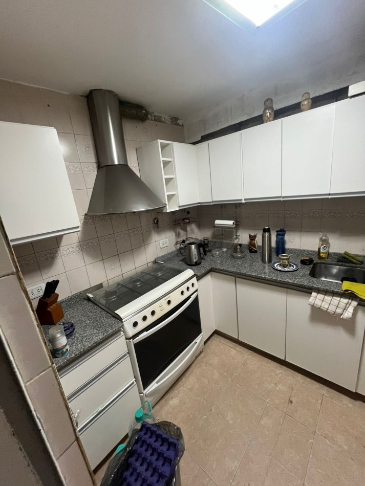 VENTA PH 6 AMBIENTES C/LOCAL COMERCIAL MUY BUENA UBICACION ***SIN EXPENSAS *** 