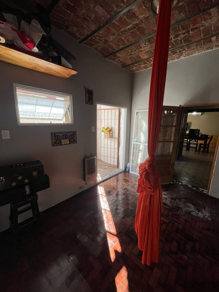 VENTA PH 4 AMBIENTES CON PATIO, BALCON TERRAZA A MEJORAR ***SIN EXPENSAS***