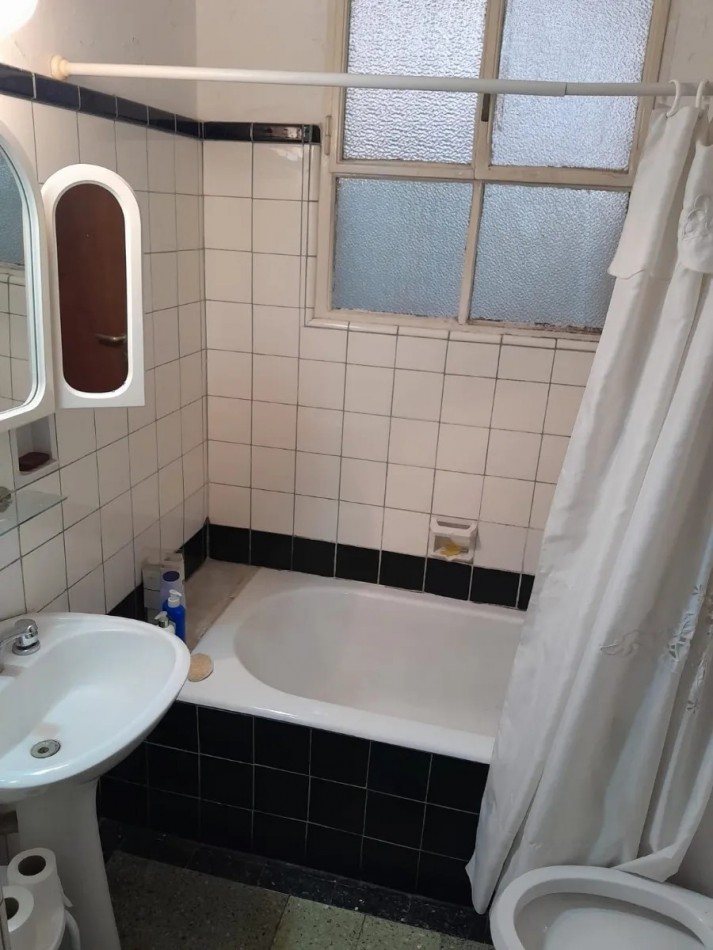 VENTA 2 AMBIENTES AMPLIOS EN PB CON BAULERA EXCELENTE UBICACION APTO PROFESIONAL ***APTO CREDITO BANCARIO***