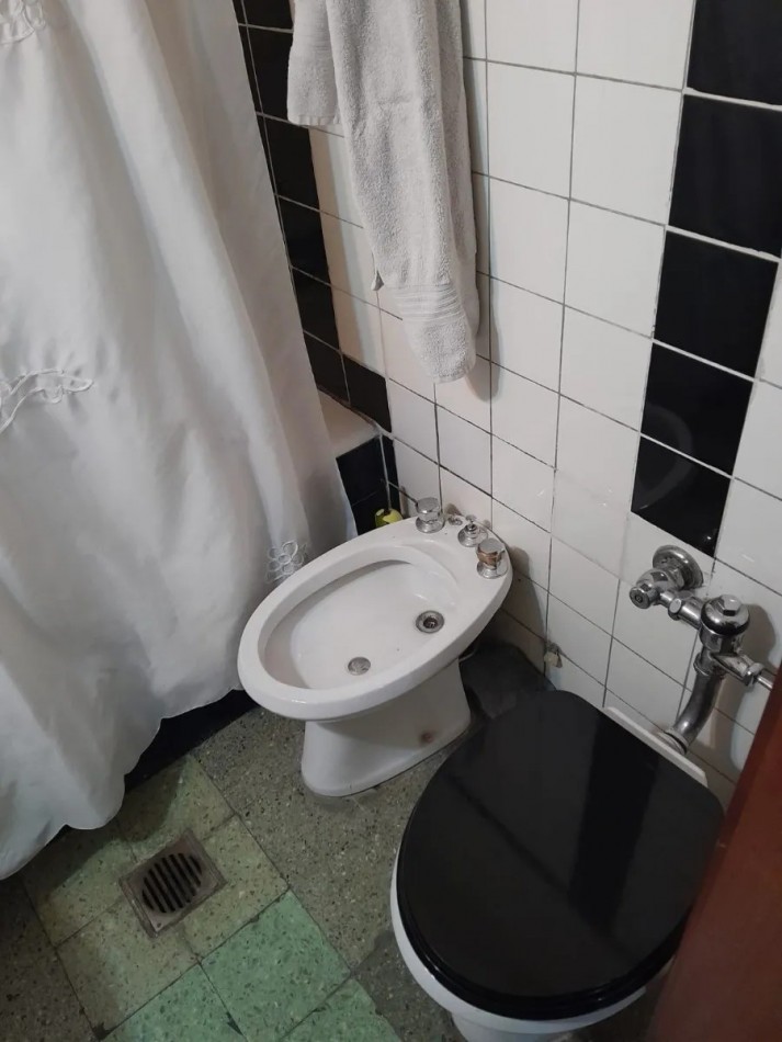 VENTA 2 AMBIENTES AMPLIOS EN PB CON BAULERA EXCELENTE UBICACION APTO PROFESIONAL ***APTO CREDITO BANCARIO***