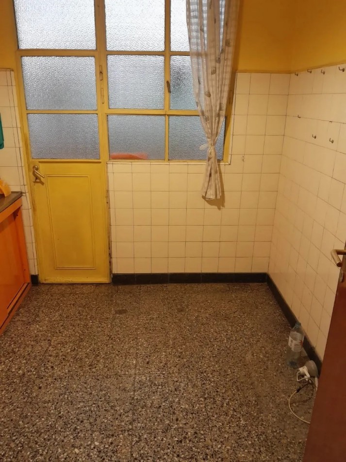 VENTA 2 AMBIENTES AMPLIOS EN PB CON BAULERA EXCELENTE UBICACION APTO PROFESIONAL ***APTO CREDITO BANCARIO***