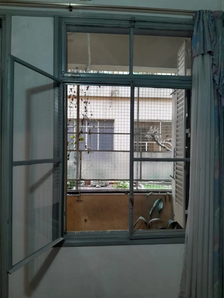 VENTA 2 AMBIENTES AMPLIOS EN PB CON BAULERA EXCELENTE UBICACION APTO PROFESIONAL ***APTO CREDITO BANCARIO***