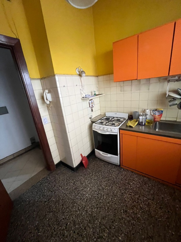 VENTA 2 AMBIENTES AMPLIOS EN PB CON BAULERA EXCELENTE UBICACION APTO PROFESIONAL ***APTO CREDITO BANCARIO***