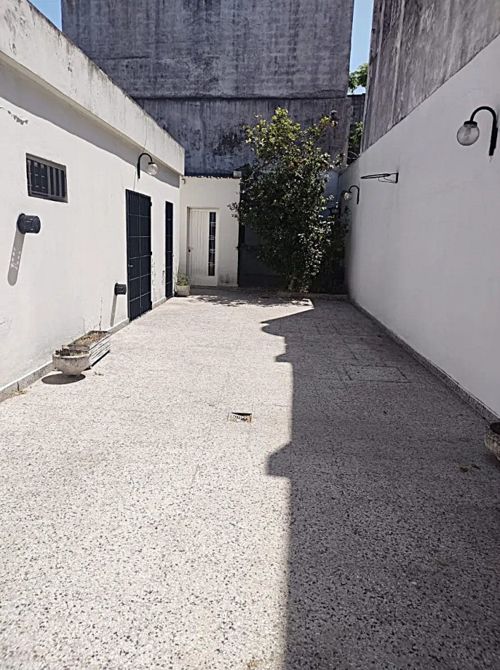 Casa 4 Ambientes Lote Propio 228 M², 124 M² Cubiertos, Cochera, Patio Y Terraza 