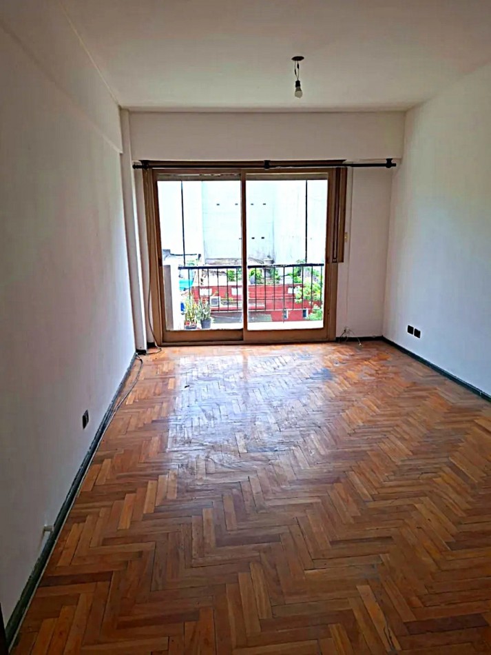 Muy Luminoso De 3 Ambientes con Balcon al Fte. En Almagro A Una Cuadra Del Hospital Italiano