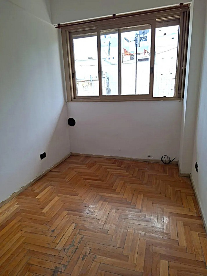 Muy Luminoso De 3 Ambientes con Balcon al Fte. En Almagro A Una Cuadra Del Hospital Italiano