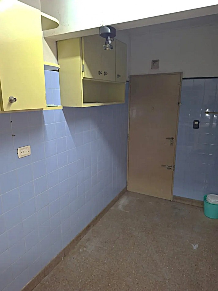 Muy Luminoso De 3 Ambientes con Balcon al Fte. En Almagro A Una Cuadra Del Hospital Italiano