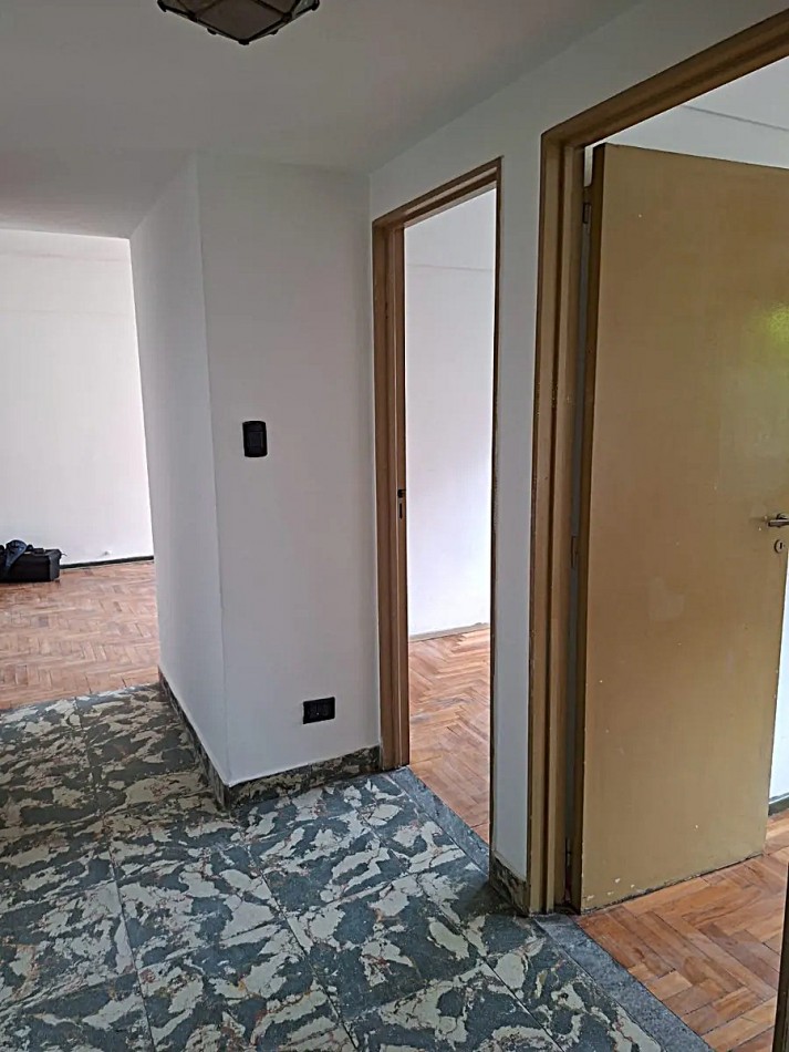 Muy Luminoso De 3 Ambientes con Balcon al Fte. En Almagro A Una Cuadra Del Hospital Italiano