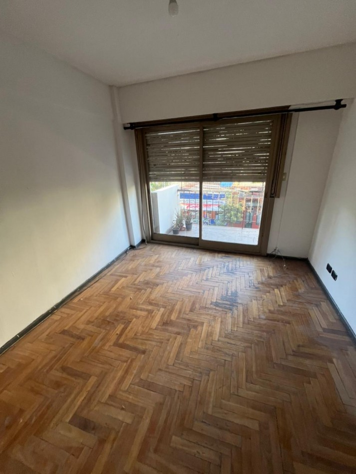 Muy Luminoso De 3 Ambientes con Balcon al Fte. En Almagro A Una Cuadra Del Hospital Italiano