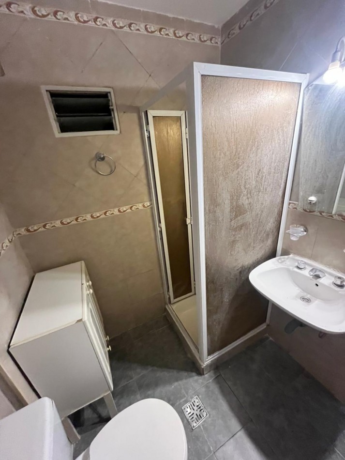 Muy Luminoso De 3 Ambientes con Balcon al Fte. En Almagro A Una Cuadra Del Hospital Italiano