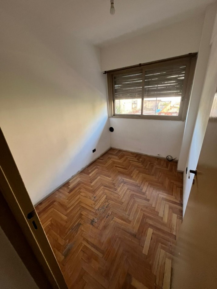 Muy Luminoso De 3 Ambientes con Balcon al Fte. En Almagro A Una Cuadra Del Hospital Italiano