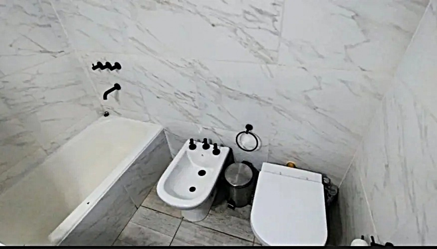 VENTA 2 AMBIENTES SEMIPISO CONTRAFRENTE RECICLADO A NVO. ***APTO CREDITO BANCARIO***