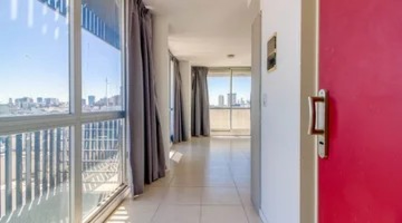 HERMOSO MONOAMBIENTE ZONA CENTRO EN ALTURA CON COCHERA FIJA Y AMENITIES ***APTO CREDITO BANCARIO***