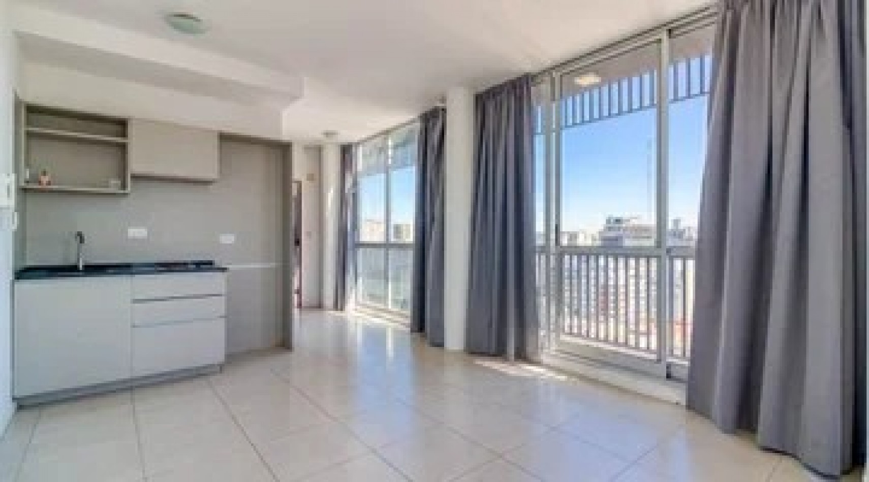 HERMOSO MONOAMBIENTE ZONA CENTRO EN ALTURA CON COCHERA FIJA Y AMENITIES ***APTO CREDITO BANCARIO***