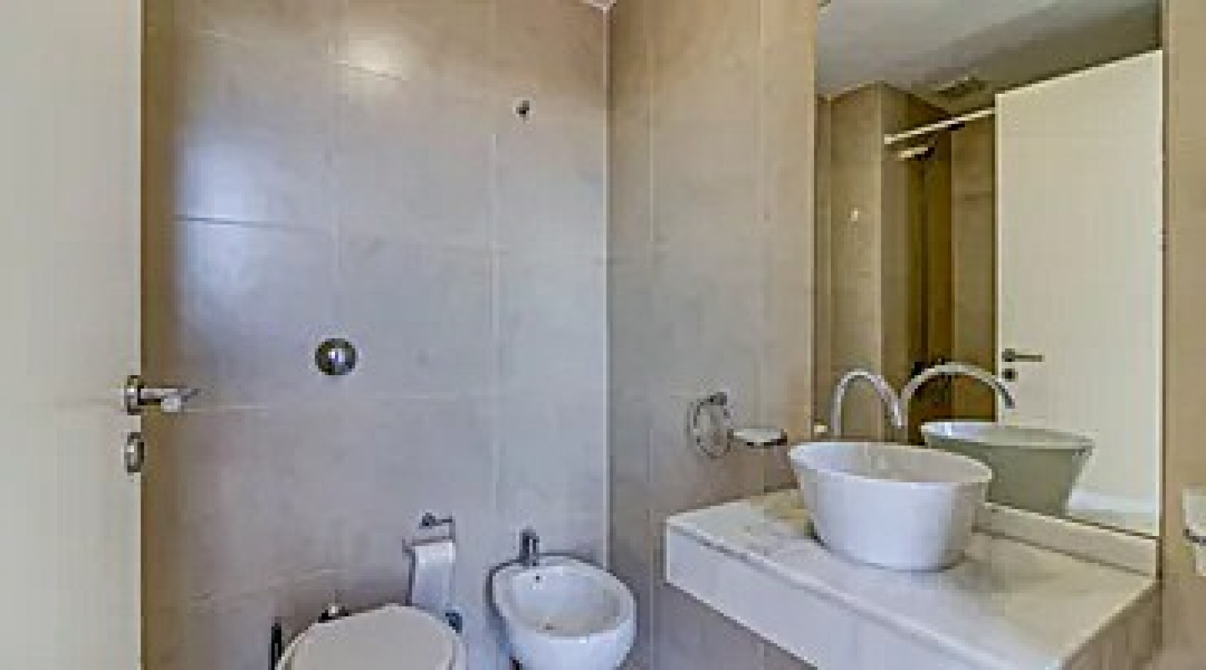 HERMOSO MONOAMBIENTE ZONA CENTRO EN ALTURA CON COCHERA FIJA Y AMENITIES ***APTO CREDITO BANCARIO***