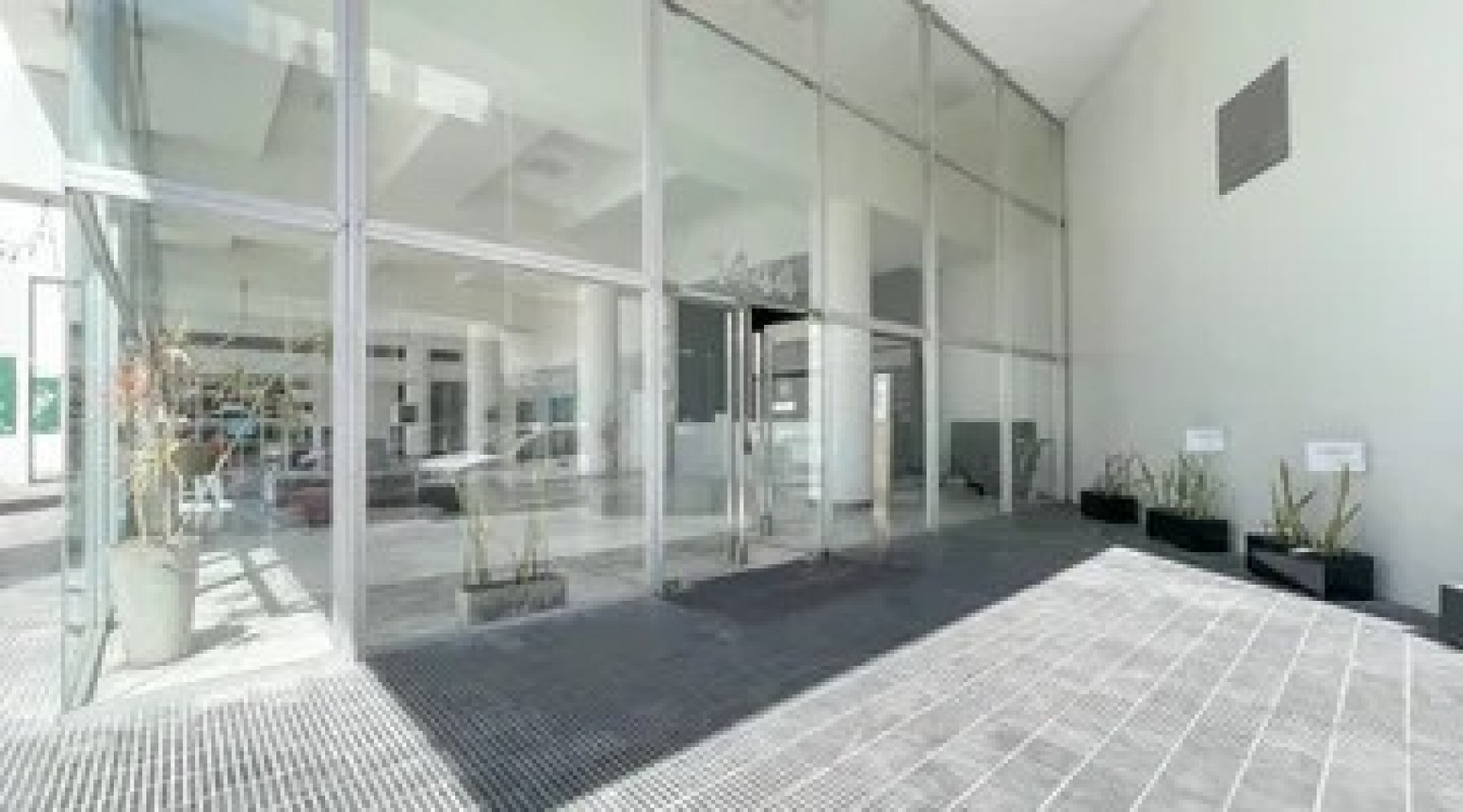 HERMOSO MONOAMBIENTE ZONA CENTRO EN ALTURA CON COCHERA FIJA Y AMENITIES ***APTO CREDITO BANCARIO***