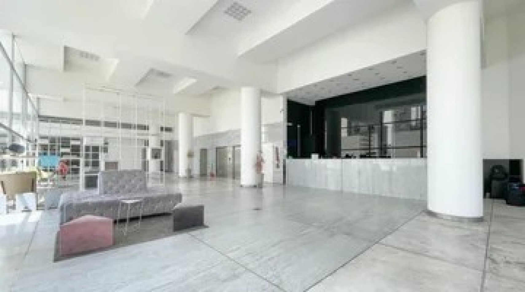 HERMOSO MONOAMBIENTE ZONA CENTRO EN ALTURA CON COCHERA FIJA Y AMENITIES ***APTO CREDITO BANCARIO***