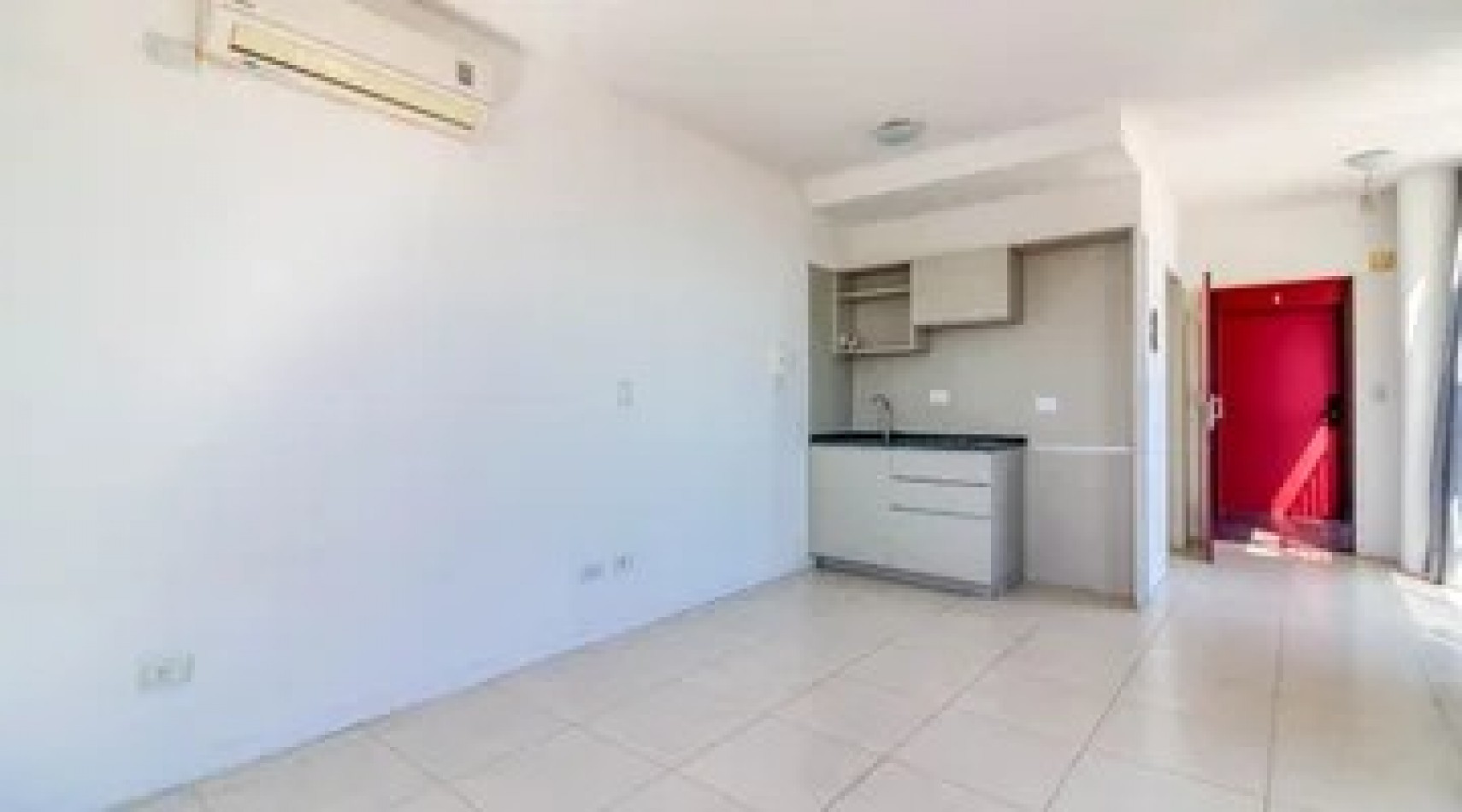 HERMOSO MONOAMBIENTE ZONA CENTRO EN ALTURA CON COCHERA FIJA Y AMENITIES ***APTO CREDITO BANCARIO***