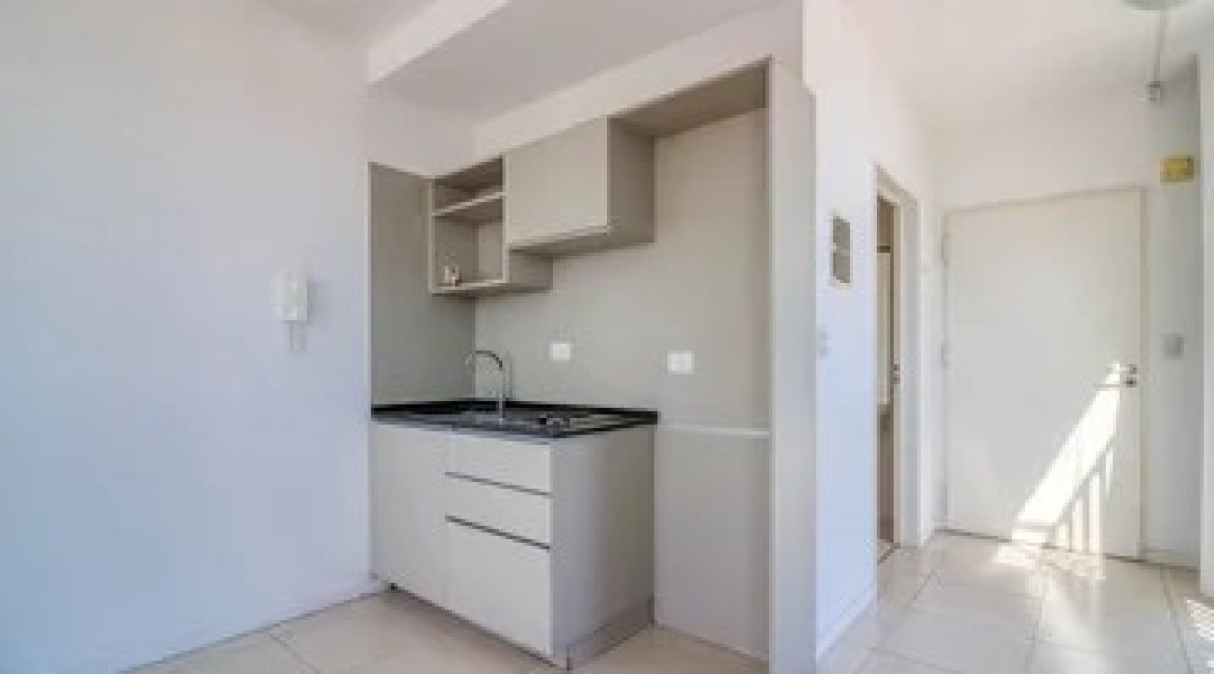 HERMOSO MONOAMBIENTE ZONA CENTRO EN ALTURA CON COCHERA FIJA Y AMENITIES ***APTO CREDITO BANCARIO***