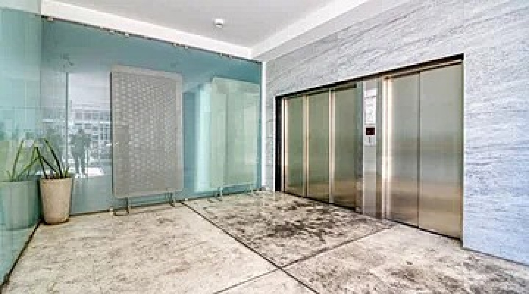 HERMOSO MONOAMBIENTE ZONA CENTRO EN ALTURA CON COCHERA FIJA Y AMENITIES ***APTO CREDITO BANCARIO***