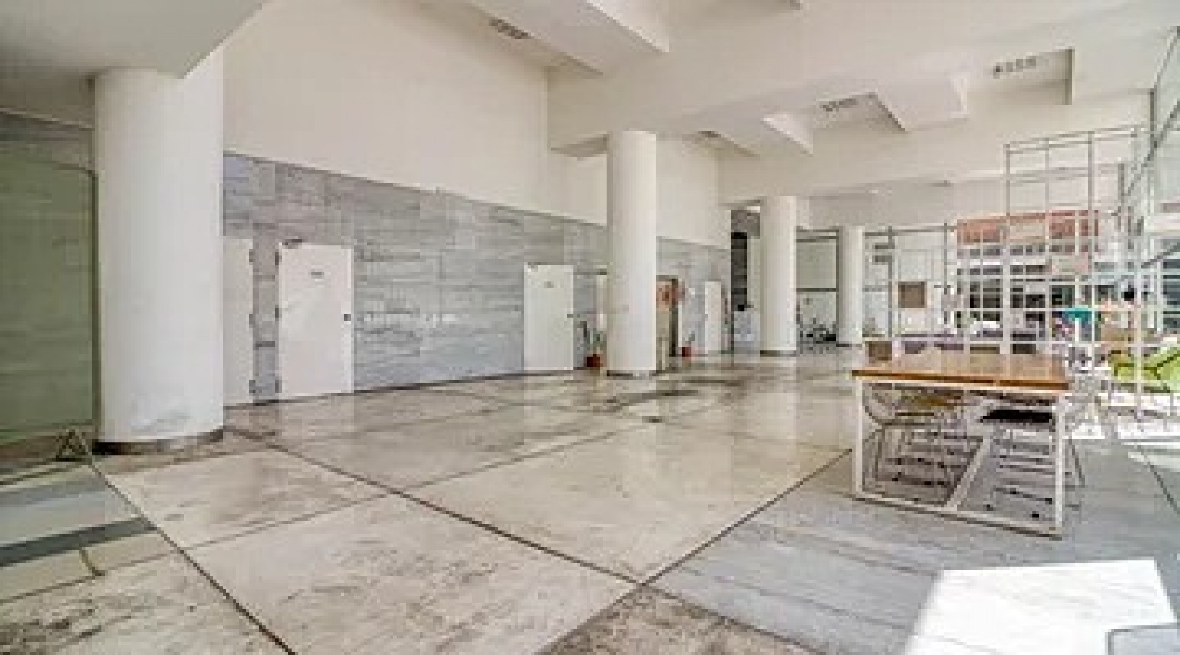 HERMOSO MONOAMBIENTE ZONA CENTRO EN ALTURA CON COCHERA FIJA Y AMENITIES ***APTO CREDITO BANCARIO***