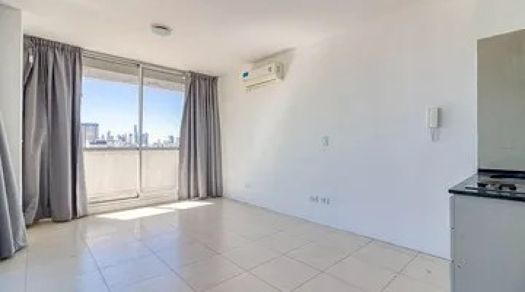 HERMOSO MONOAMBIENTE ZONA CENTRO EN ALTURA CON COCHERA FIJA Y AMENITIES ***APTO CREDITO BANCARIO***