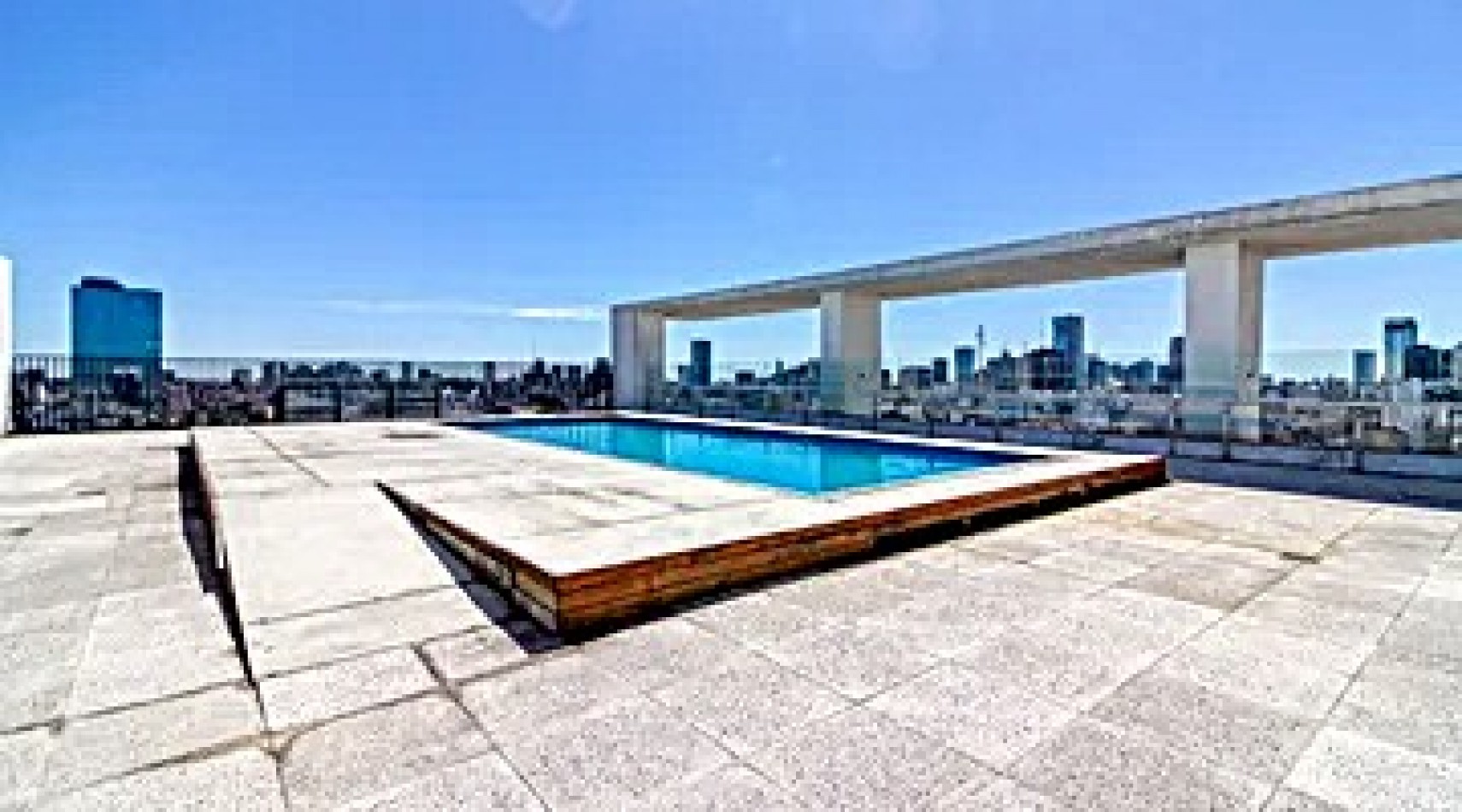 HERMOSO MONOAMBIENTE ZONA CENTRO EN ALTURA CON COCHERA FIJA Y AMENITIES ***APTO CREDITO BANCARIO***