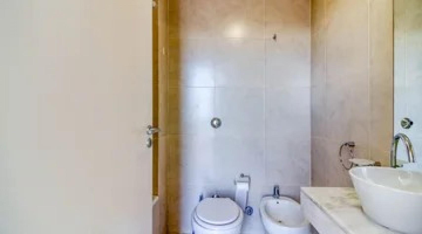 HERMOSO MONOAMBIENTE ZONA CENTRO EN ALTURA CON COCHERA FIJA Y AMENITIES ***APTO CREDITO BANCARIO***