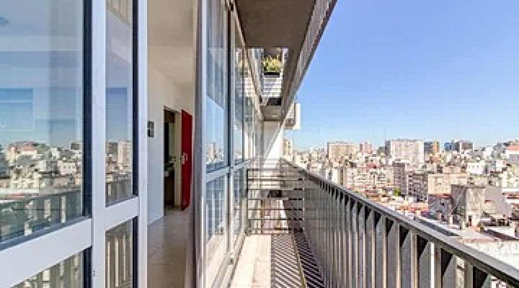 HERMOSO MONOAMBIENTE ZONA CENTRO EN ALTURA CON COCHERA FIJA Y AMENITIES ***APTO CREDITO BANCARIO***