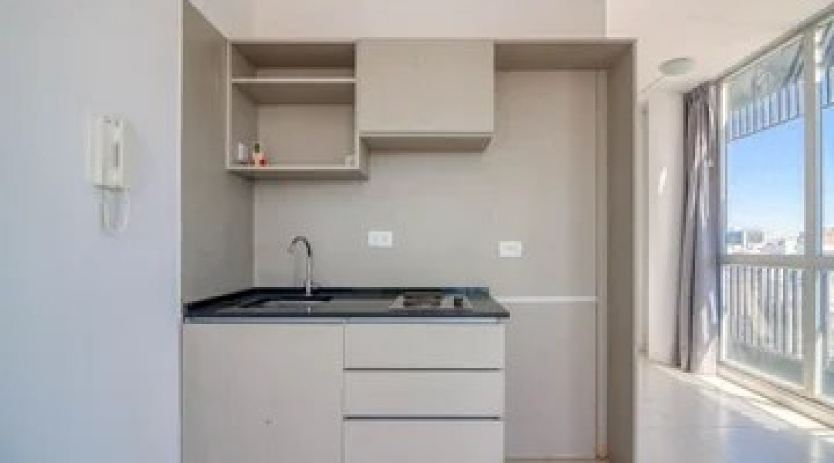 HERMOSO MONOAMBIENTE ZONA CENTRO EN ALTURA CON COCHERA FIJA Y AMENITIES ***APTO CREDITO BANCARIO***