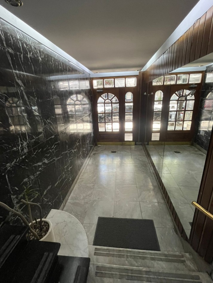 VENTA 3 AMBIENTES CON BALCON AL FRENTE Y LAVADERO EXCELENTE UBICACION ****APTO CREDITO BANCARIO****