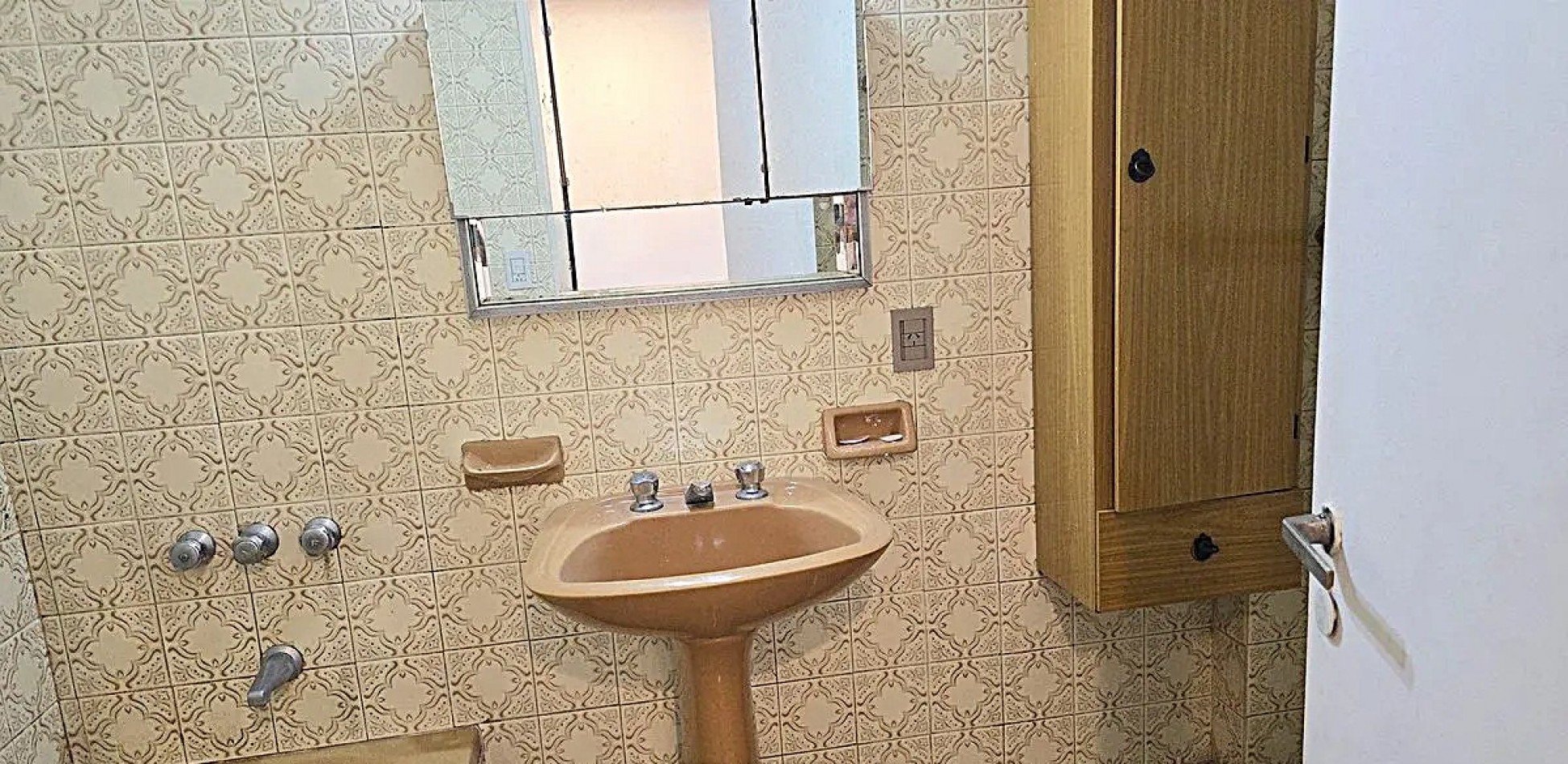 VENTA 2 AMBIENTES AL FRENTE CON BALCON Y LAVADERO CERCA DE TODO ***APTO CREDITO BANCARIO***