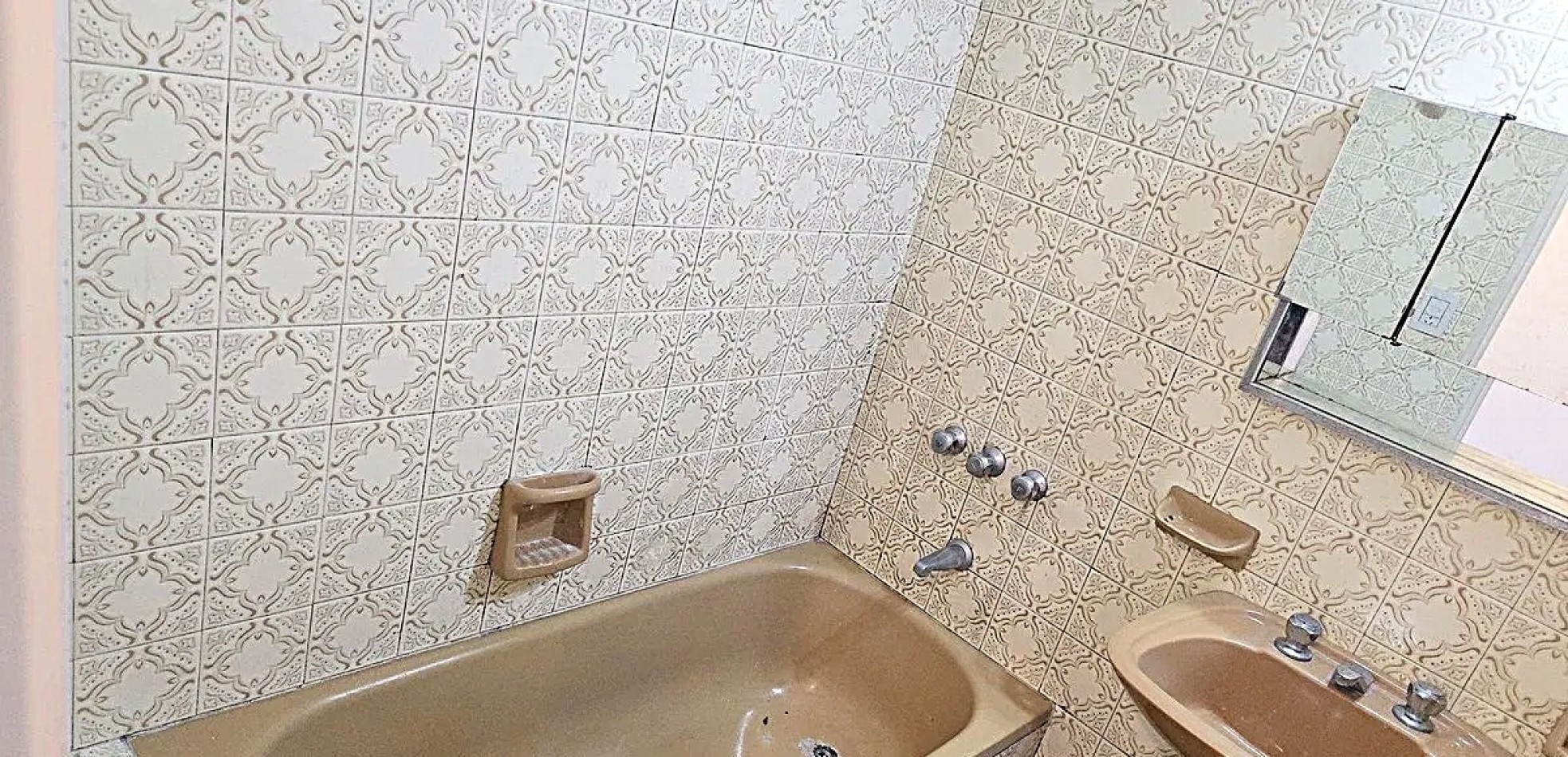 VENTA 2 AMBIENTES AL FRENTE CON BALCON Y LAVADERO CERCA DE TODO ***APTO CREDITO BANCARIO***