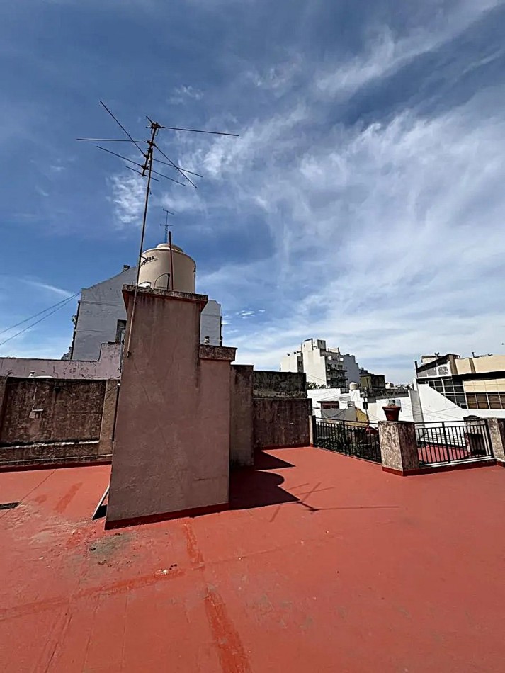 VENTA CASA CON PILETA 6 AMBIENTES EN CABALLITO ****APTO CREDITO BANCARIO**** 