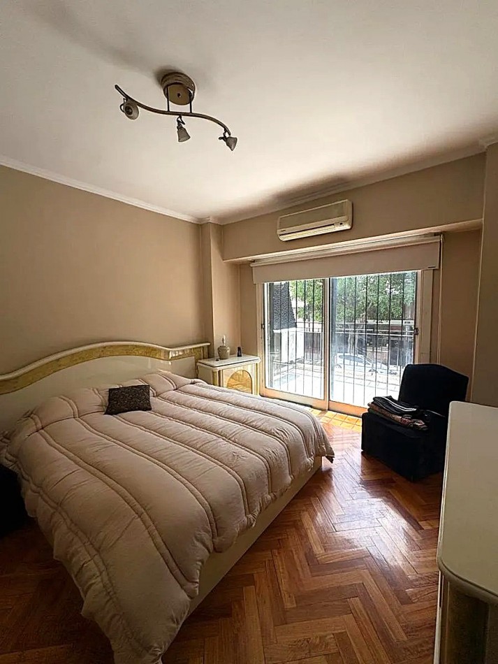 VENTA CASA CON PILETA 6 AMBIENTES EN CABALLITO ****APTO CREDITO BANCARIO**** 