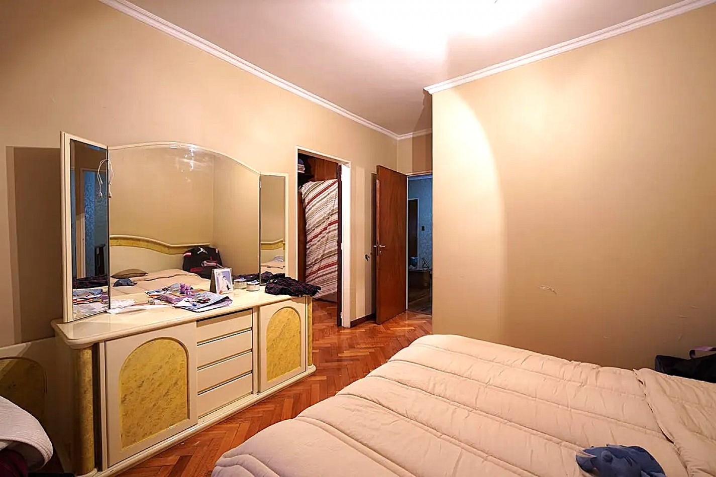 VENTA CASA CON PILETA 6 AMBIENTES EN CABALLITO ****APTO CREDITO BANCARIO**** 