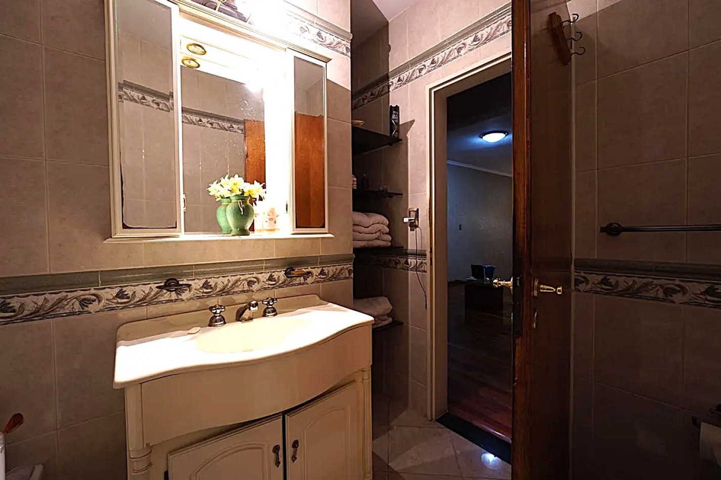 VENTA CASA CON PILETA 6 AMBIENTES EN CABALLITO ****APTO CREDITO BANCARIO**** 