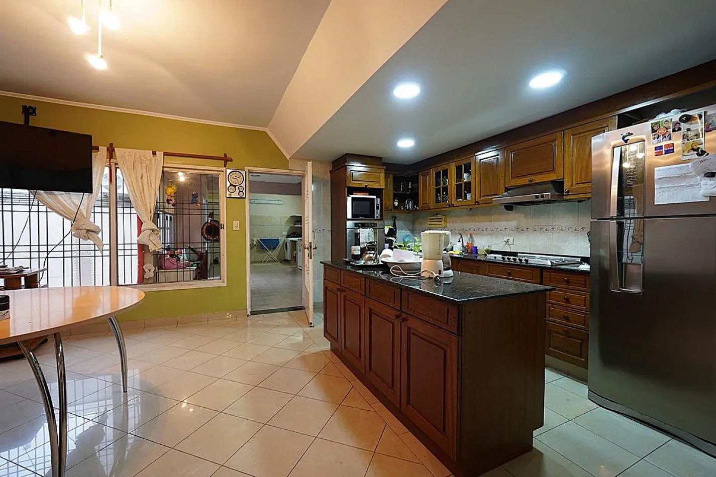 VENTA CASA CON PILETA 6 AMBIENTES EN CABALLITO ****APTO CREDITO BANCARIO**** 