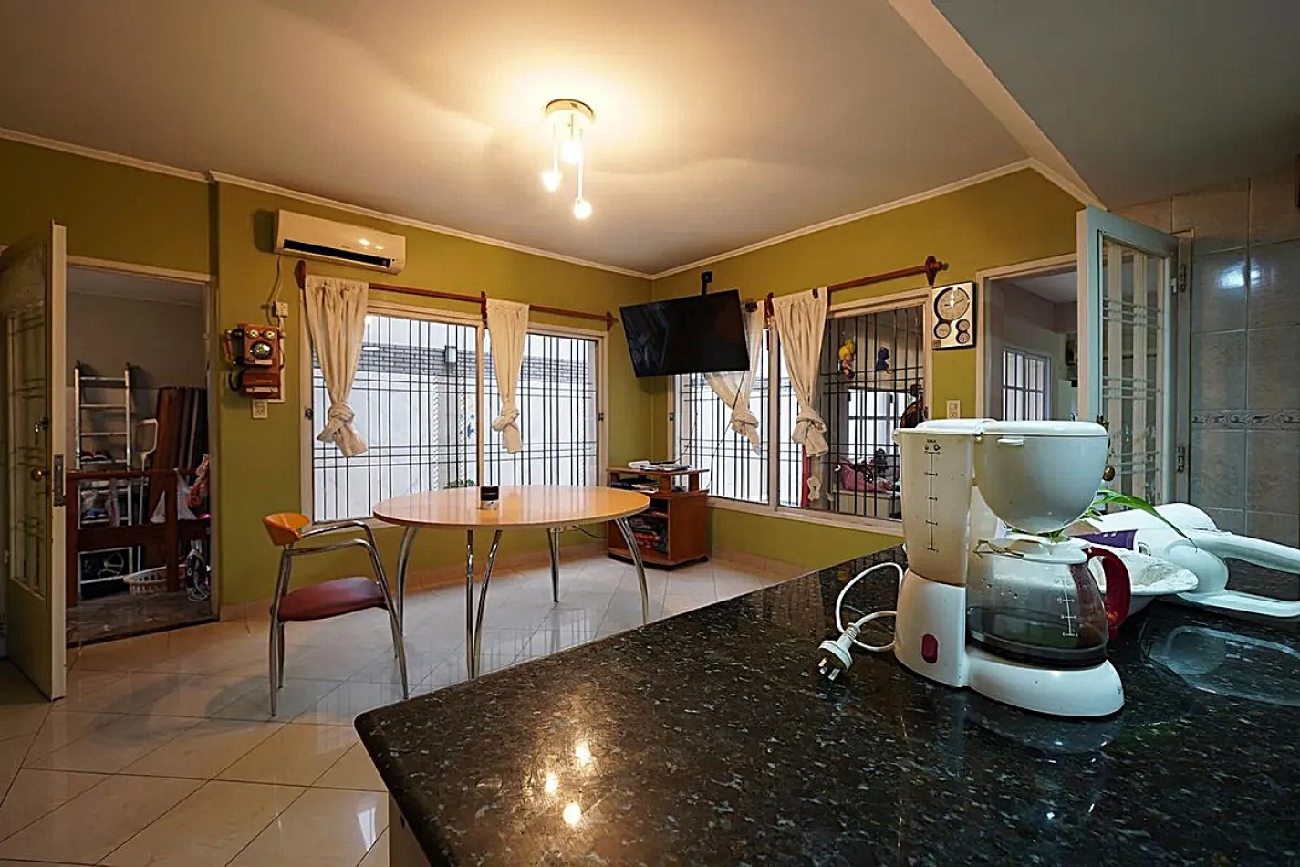 VENTA CASA CON PILETA 6 AMBIENTES EN CABALLITO ****APTO CREDITO BANCARIO**** 