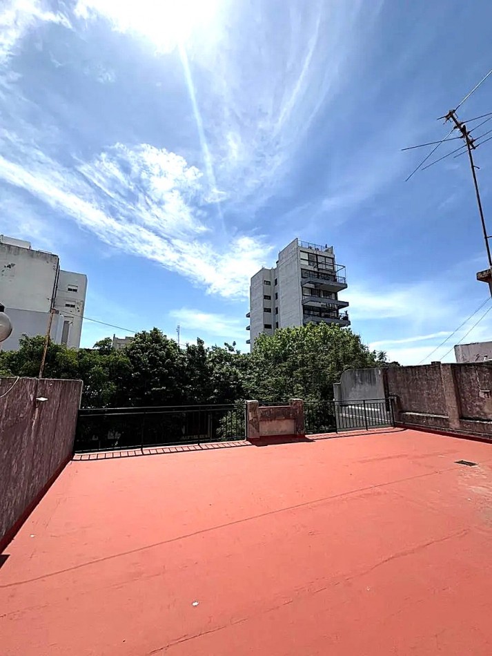 VENTA CASA CON PILETA 6 AMBIENTES EN CABALLITO ****APTO CREDITO BANCARIO**** 